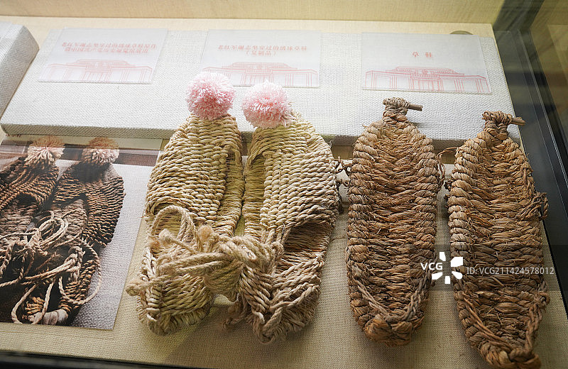 江西于都红军长征出发地纪念园里的长征草鞋图片素材