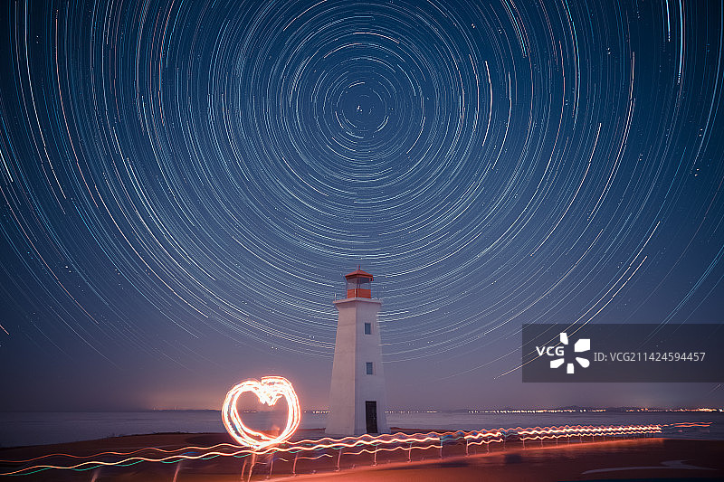 百航山庄灯塔星轨光轨图片素材