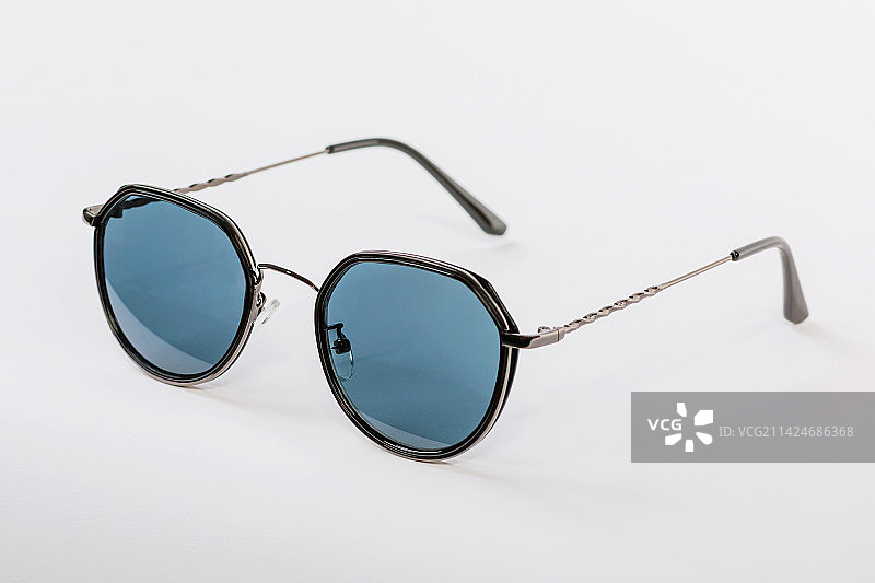 亚马逊电商白底产品图，时尚眼镜图片素材