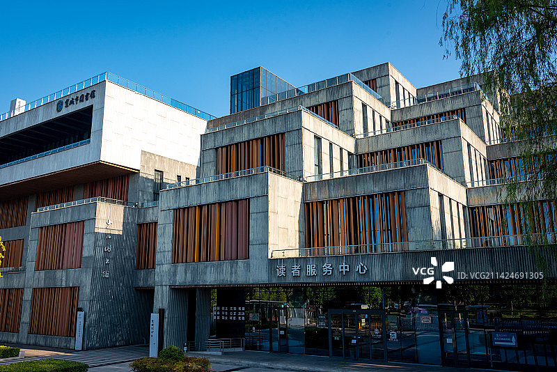 蓝天下一个个房子立方体层层递进的现代建筑，宣城市图书馆图片素材