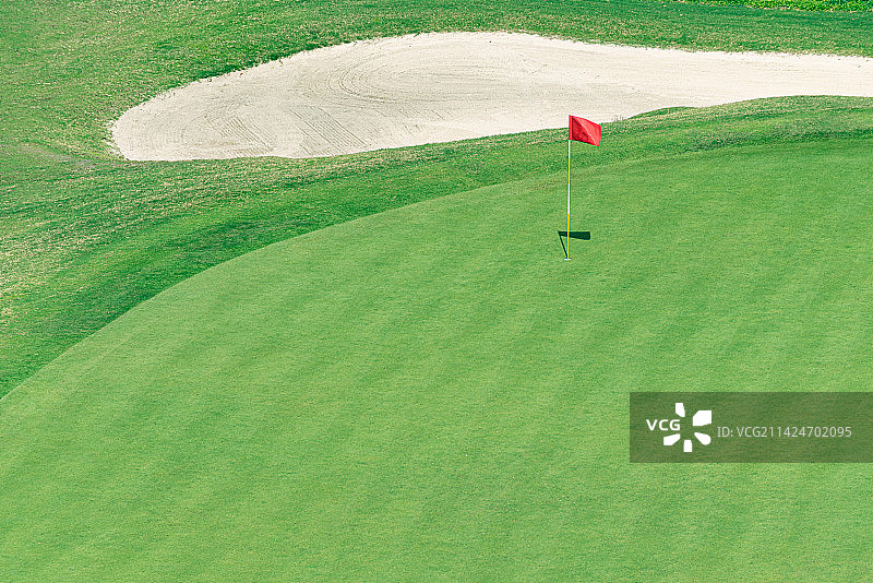 高尔夫球场的草坪和球洞区图片素材