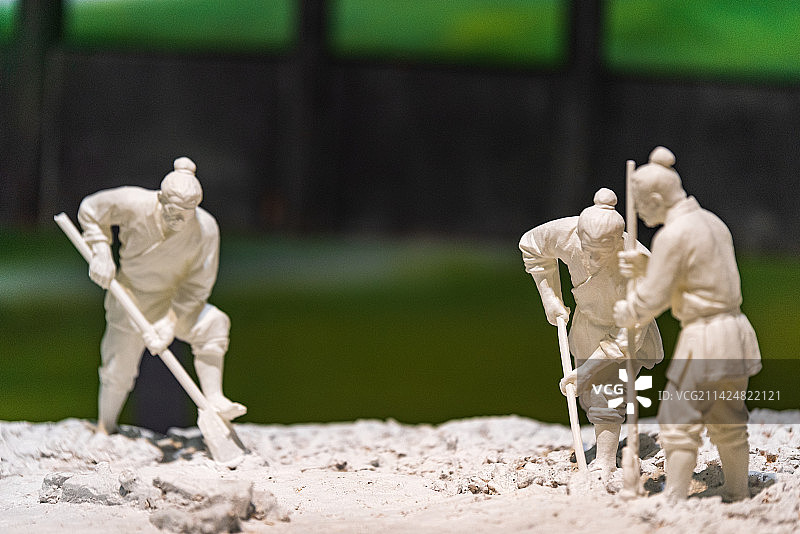 中国浙江杭州江南水乡文化博物馆，耒耜松翻缩微景观图片素材