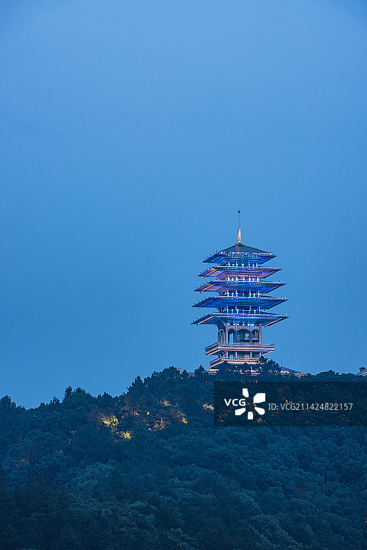 中国浙江杭州临平山东来阁夜景风光图片素材