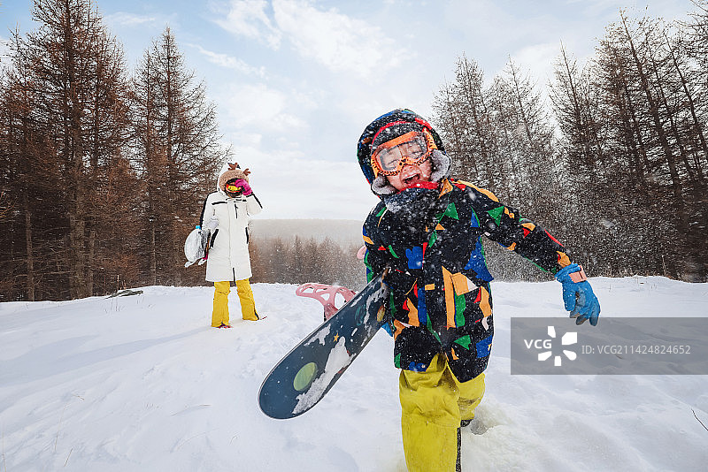 亲子滑雪合影图片素材