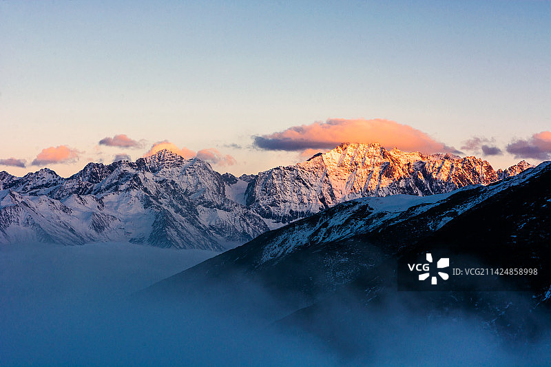 夕照巴郎山图片素材