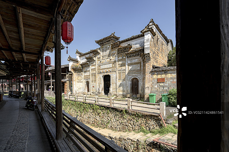 武夷山下梅古村落中的宗祠及连廊图片素材