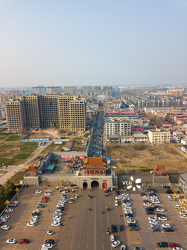 河南省漯河临颍县南街村朝阳门航拍图片素材