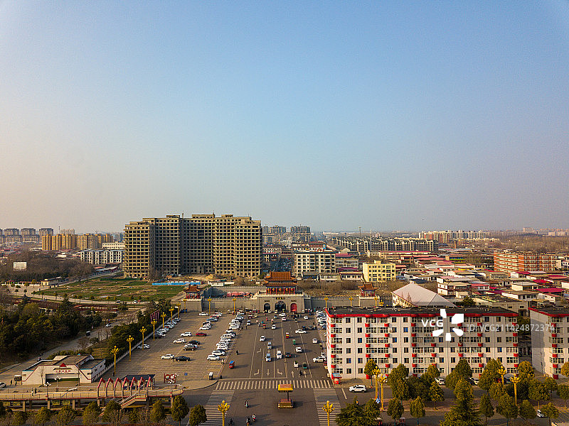 河南省漯河临颍县南街村朝阳门航拍图片素材