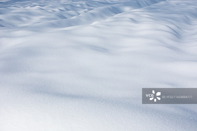 中国北方冬天冰雪起伏自然风光图片素材