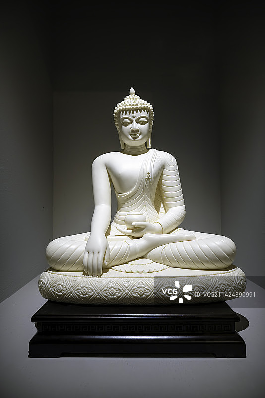 德化瓷塑释迦牟尼佛图片素材