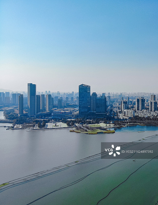 航拍视角下的江苏宜兴东氿湖滨CBD图片素材