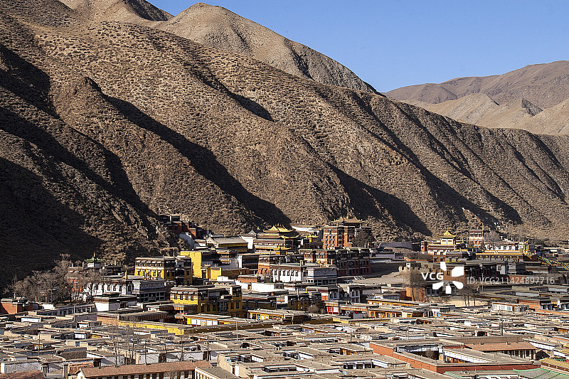 中国甘南郎木寺镇全景图片素材