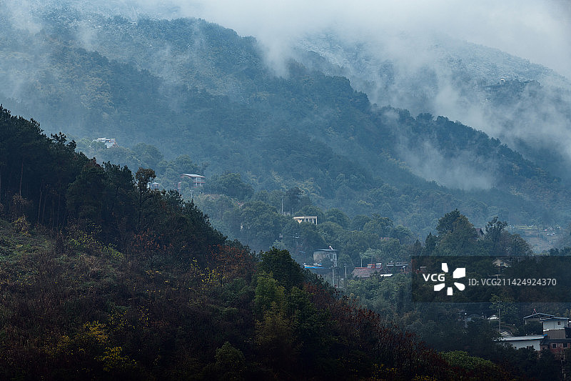 重庆缙云山雪后云雾升腾图片素材