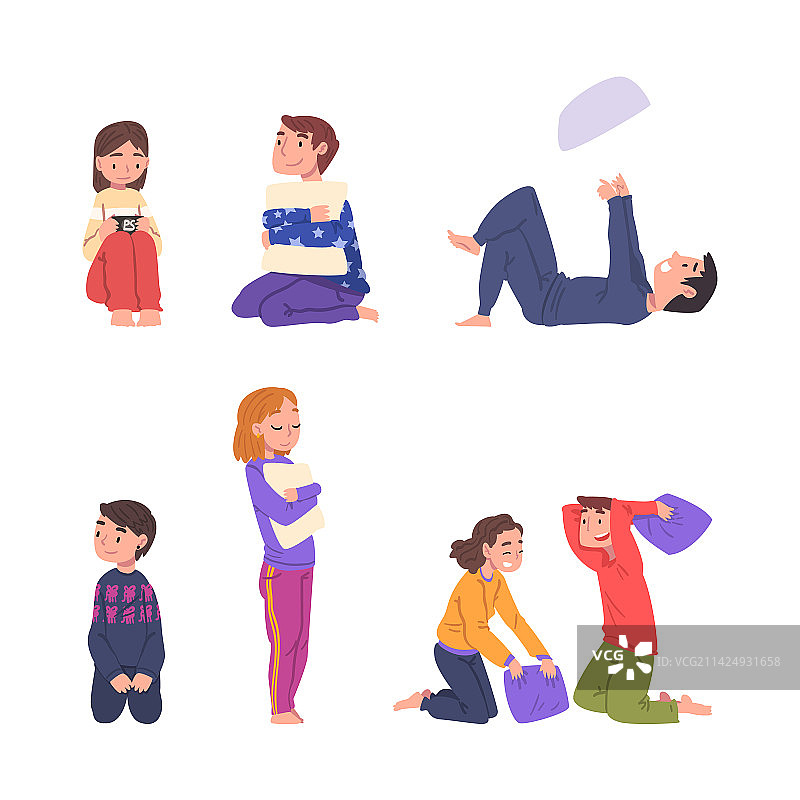 有趣的青少年男女穿着睡衣拿着枕头图片素材