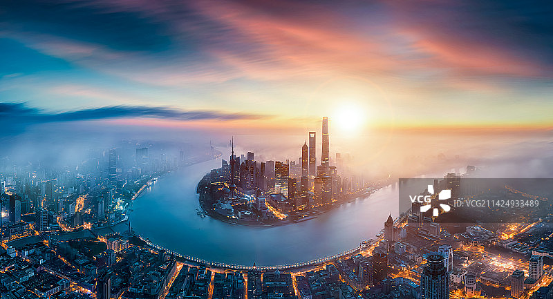 航拍上海雾气日出图片素材