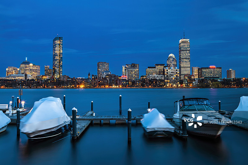 都市夜色—波士顿查尔斯河河畔图片素材