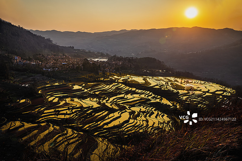 云南元阳老鹰嘴梯田日落图片素材