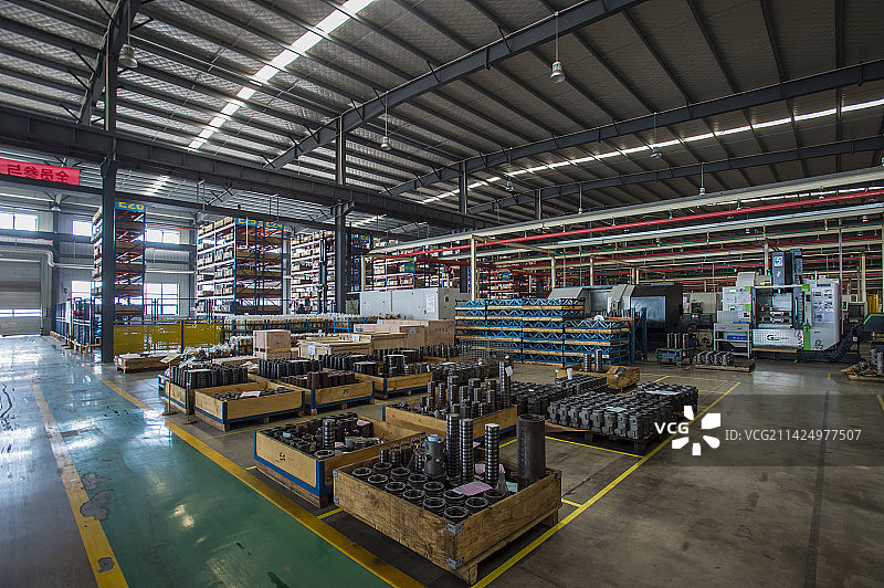 现代工厂生产车间一角图片素材