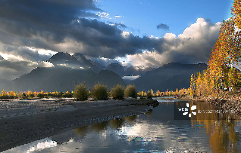 拉萨河图片素材