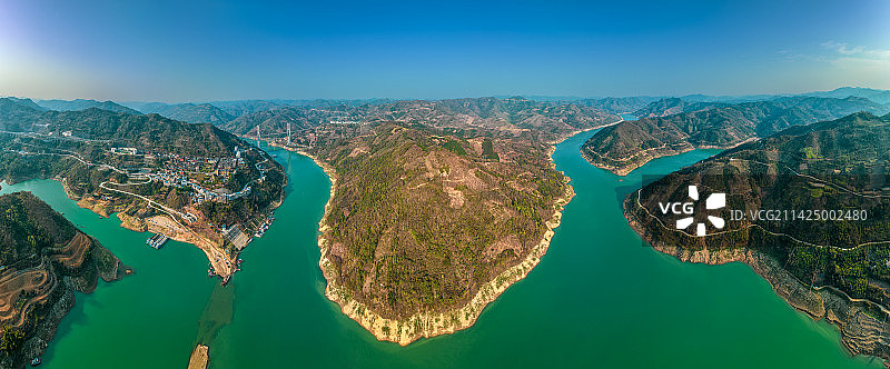 春天，黔西南册亨县岩架镇的北盘江风光和岩架大桥黄昏景色图片素材