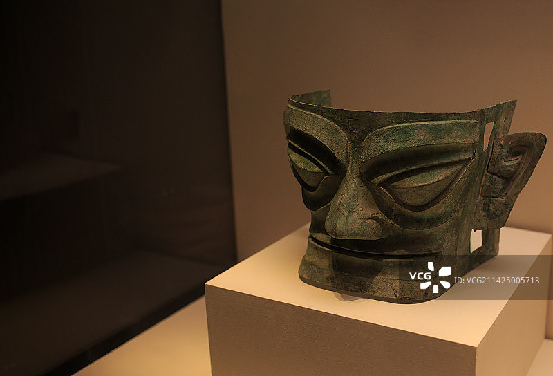 青铜纵目面具，青铜面具，青铜人面像，三星堆，中国国家博物馆图片素材