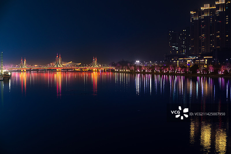 京杭大运河北京通州北运河段玉带河桥夜景灯光秀图片素材