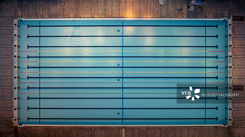 泳池夜景航拍图片素材