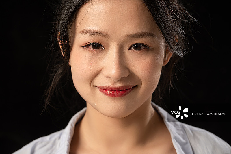 感动的年轻女孩图片素材
