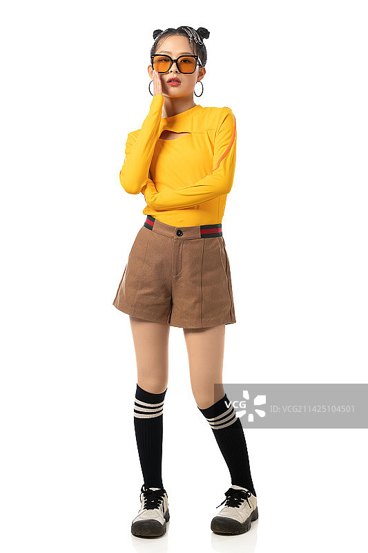 时尚的年轻女孩图片素材