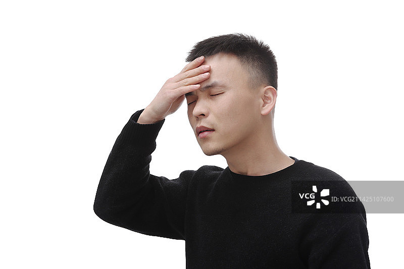 站在白色背景下发烧头痛的男人图片素材