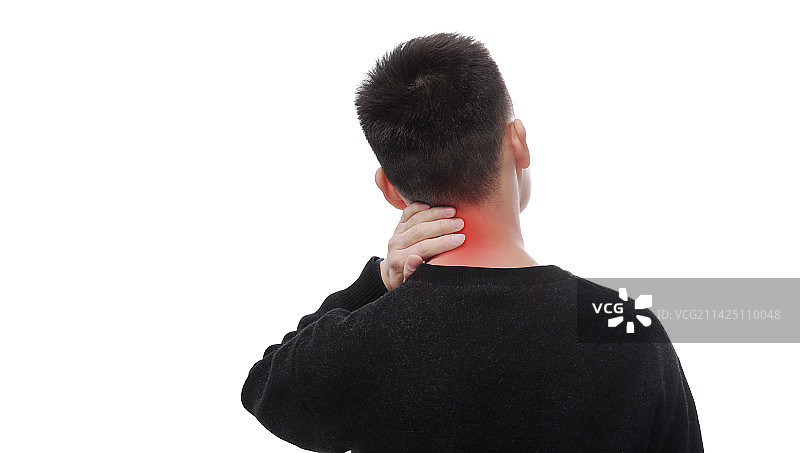 颈椎病患者站在白色背景下图片素材