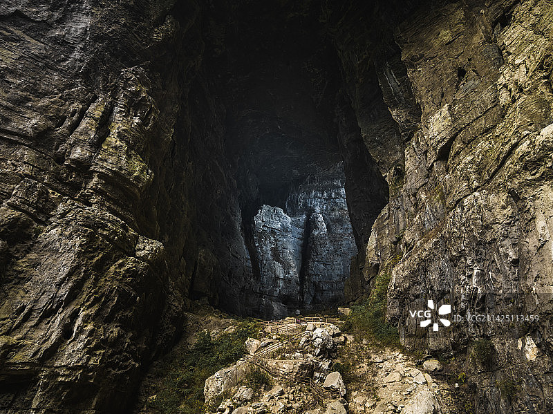 重庆武隆喀斯特天坑地缝自然风光图片素材