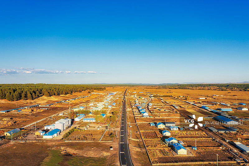 内蒙古呼伦贝尔市鄂温克族自治旗辉河林场秋季户外风光航拍视角图片素材