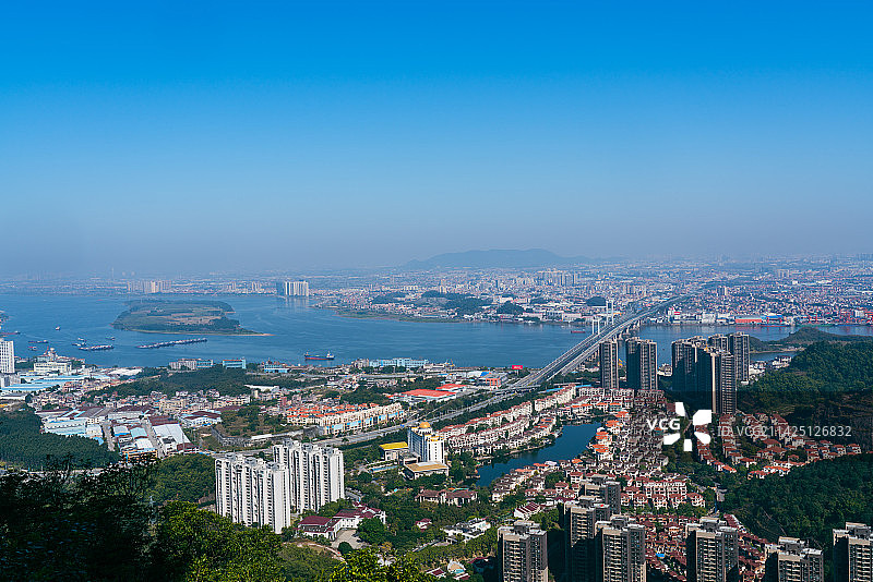 江门市鹤山市大雁山风景区山顶俯瞰九江大桥和西江图片素材