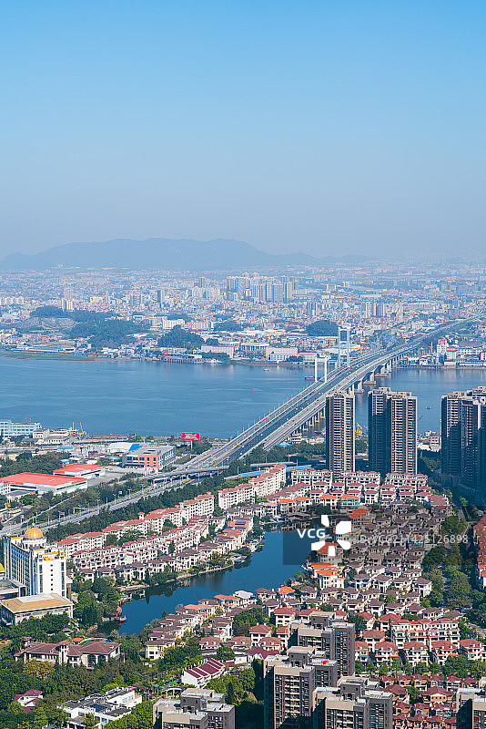 江门市鹤山市大雁山风景区山顶俯瞰九江大桥和西江图片素材