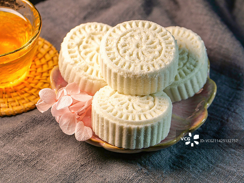 手工传统糕点淮山薏米糕广东特产潮汕广州佛山零食儿时怀旧回忆山药白糖饼滋补佳品广西香杏仁米饼民间糕点图片素材