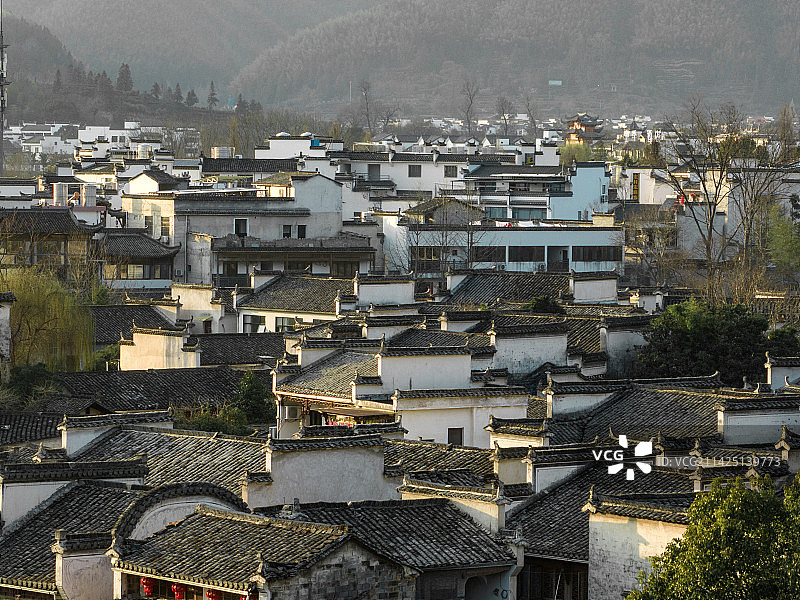 航拍宏村月沼徽派建筑图片素材
