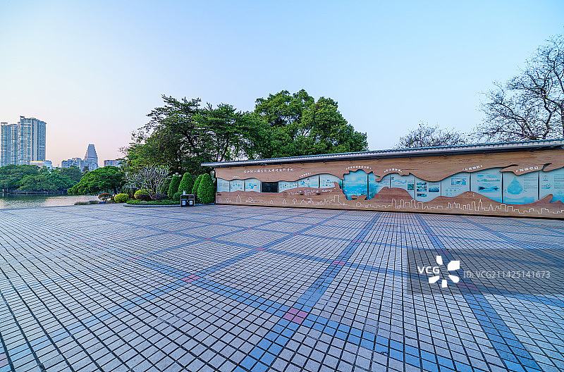广州东山湖公园生态文明建设科普栏广场图片素材