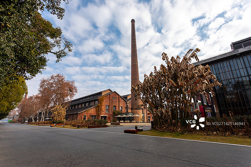 江西景德镇陶溪川陶瓷文化创意园街道汽车广告背景图图片素材