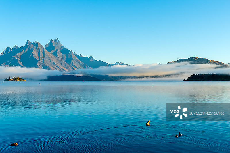 静静的蓝色山水图片素材