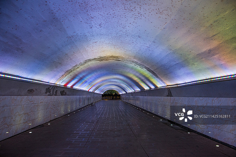 彩虹隧道适合汽车广告背景图片素材