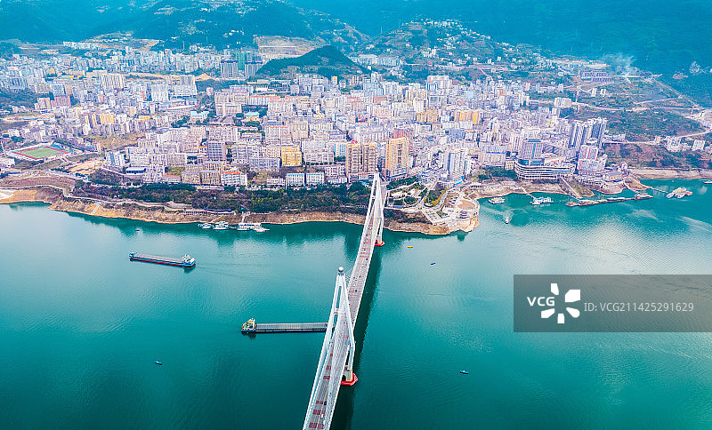 航拍视角下的巴东县城长江图片素材