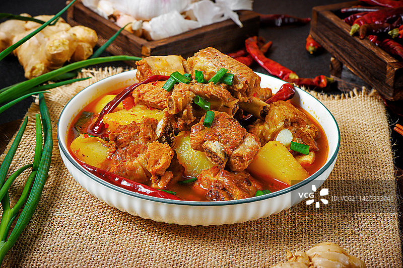 香辣土豆烧排骨图片素材