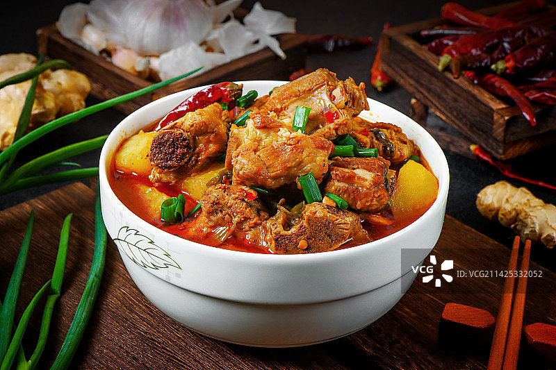 香辣土豆烧排骨图片素材