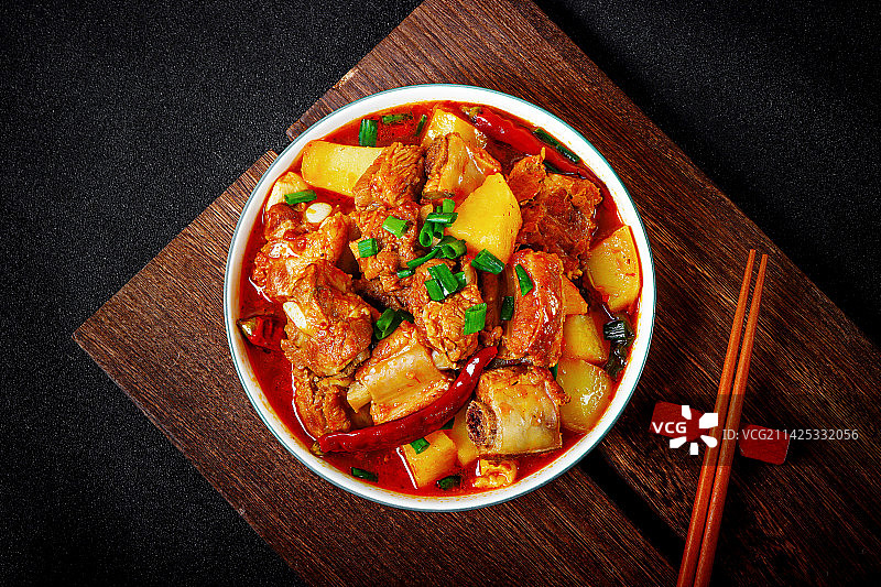 香辣土豆烧排骨图片素材