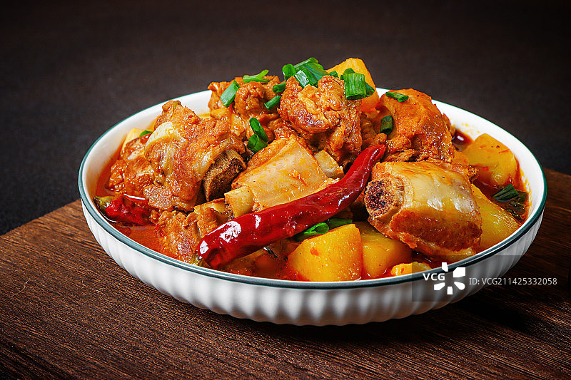 香辣土豆烧排骨图片素材