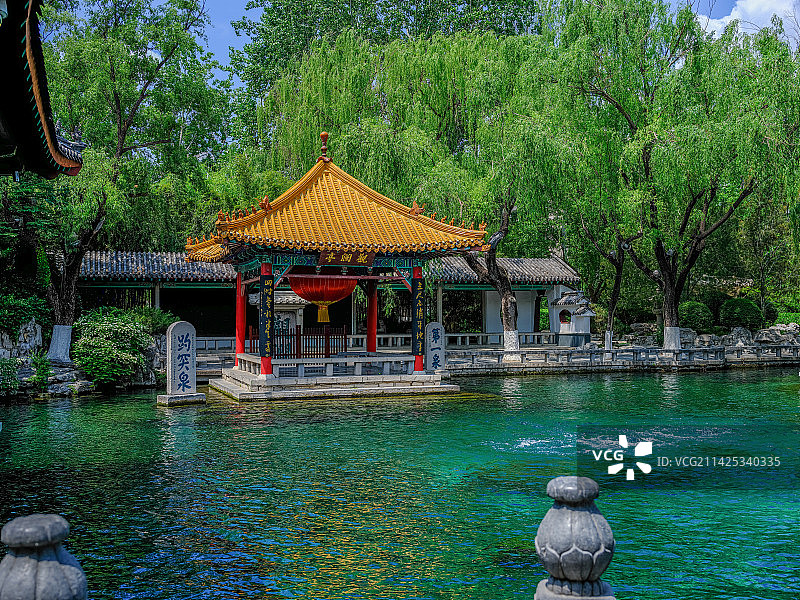 中国山东济南趵突泉公园观澜亭图片素材