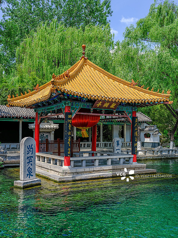 中国山东济南趵突泉公园观澜亭图片素材