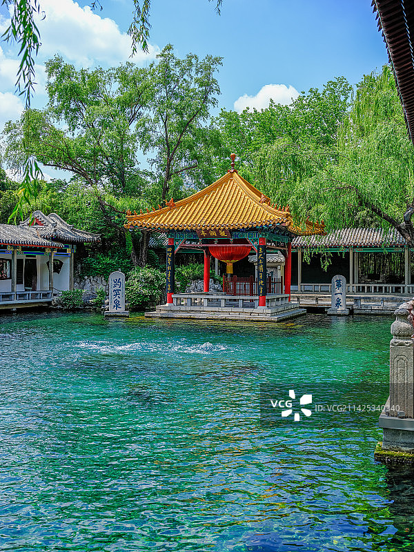 中国山东济南趵突泉公园观澜亭图片素材