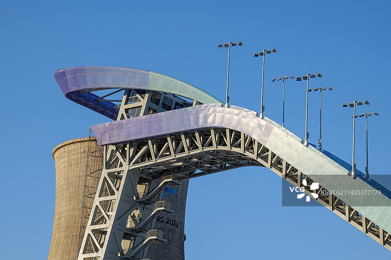 蓝天下的首钢滑雪台图片素材